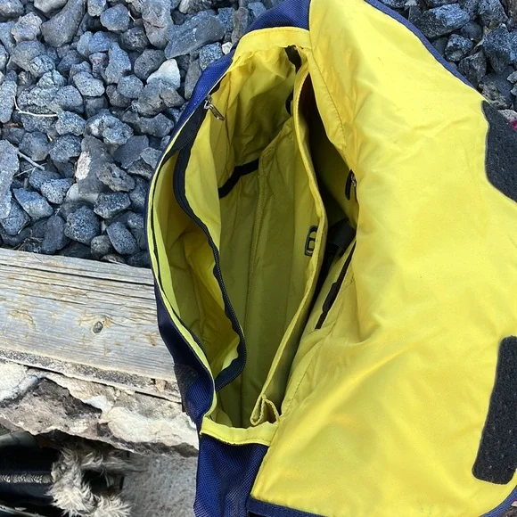 Patagonia Laptop/Messenger Bag - Picture 11 of 16